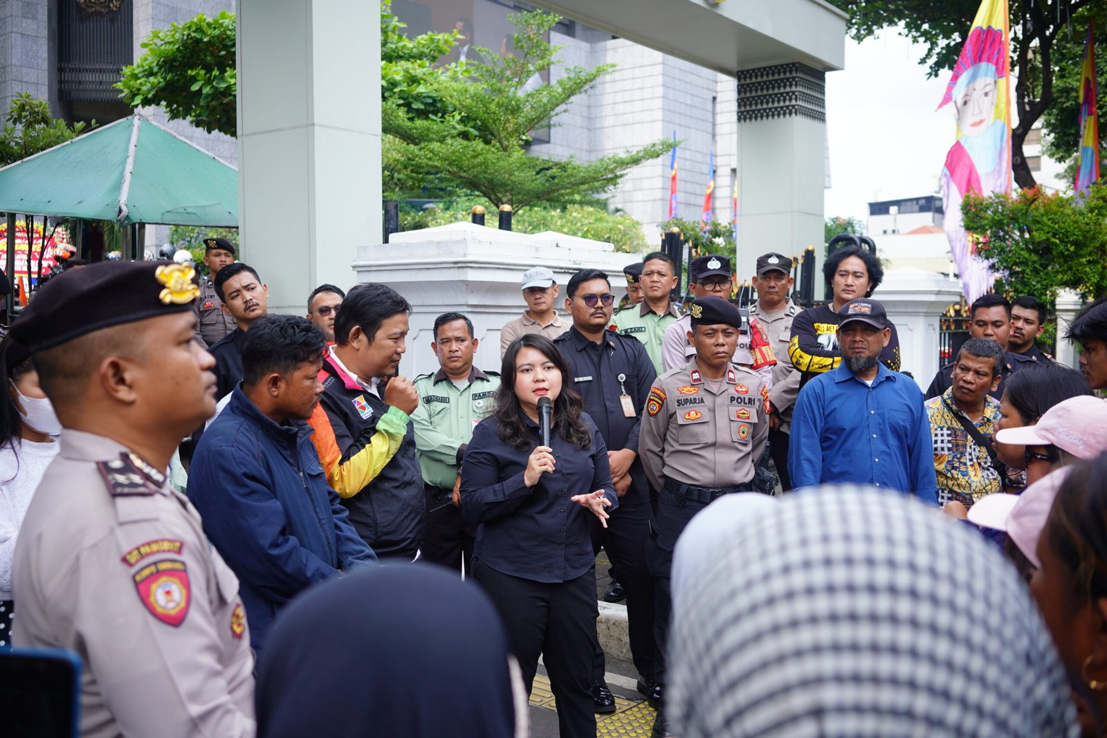 Ima Mahdiah Datangi Unjuk Rasa Warga Kolong Tol Penjaringan