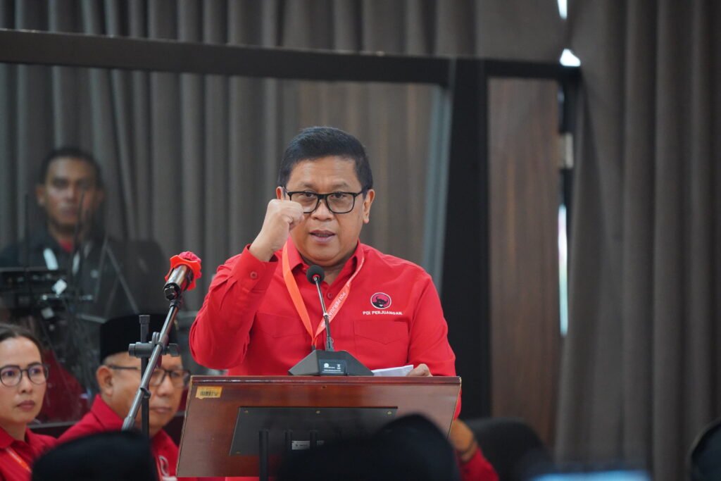 Sekretaris Jenderal PDIP Hasto Kristiyanto, saat menghadiri Konferda dan Konfercab PDI Perjuangan Provinsi DKI Jakarta (21/12/25)